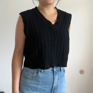 ✨Black Cropped Sweater Vest from Korea✨